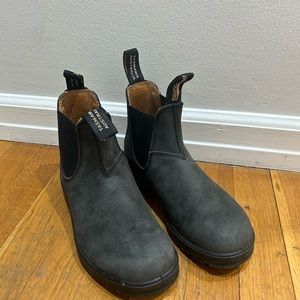 Grey blundstones - women
